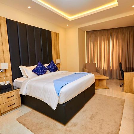 Vintano Hotel Lekki Buitenkant foto