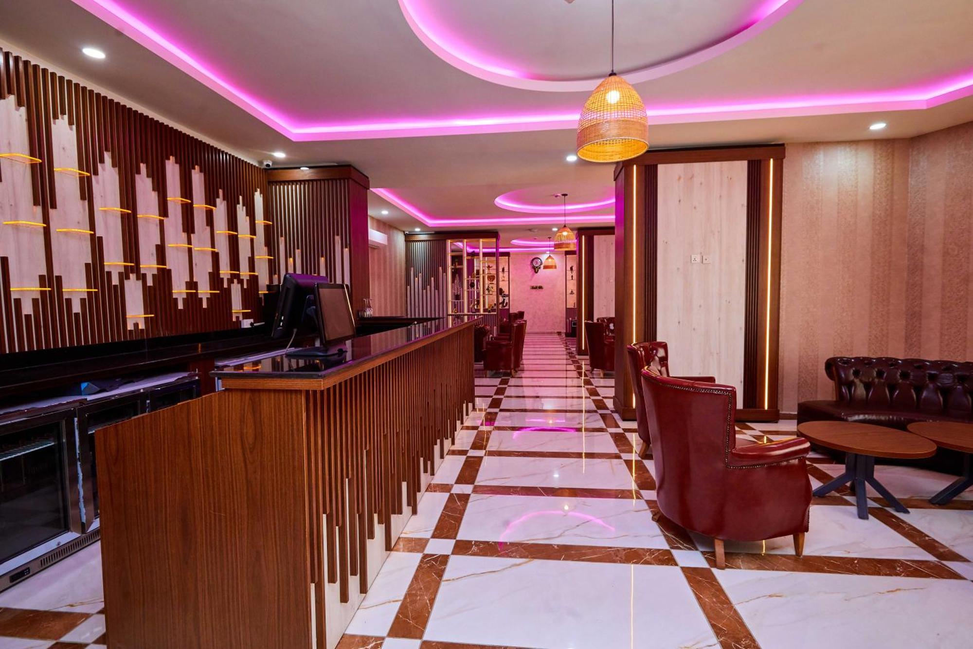 Vintano Hotel Lekki Buitenkant foto