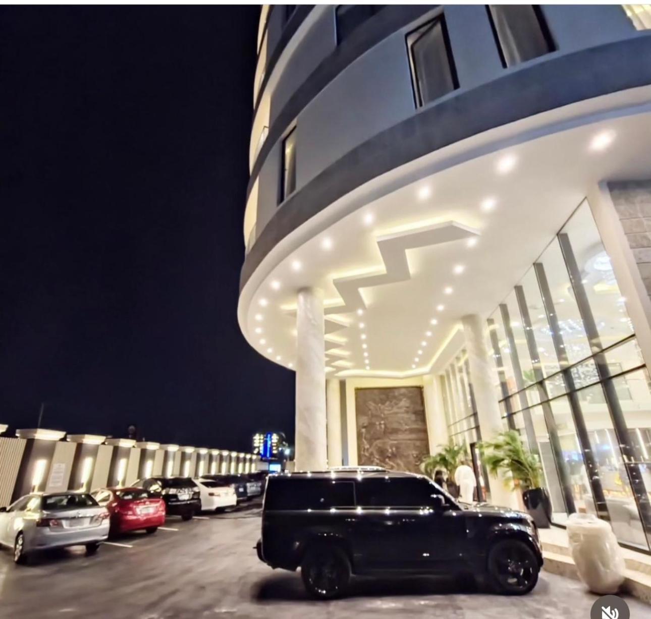 Vintano Hotel Lekki Buitenkant foto