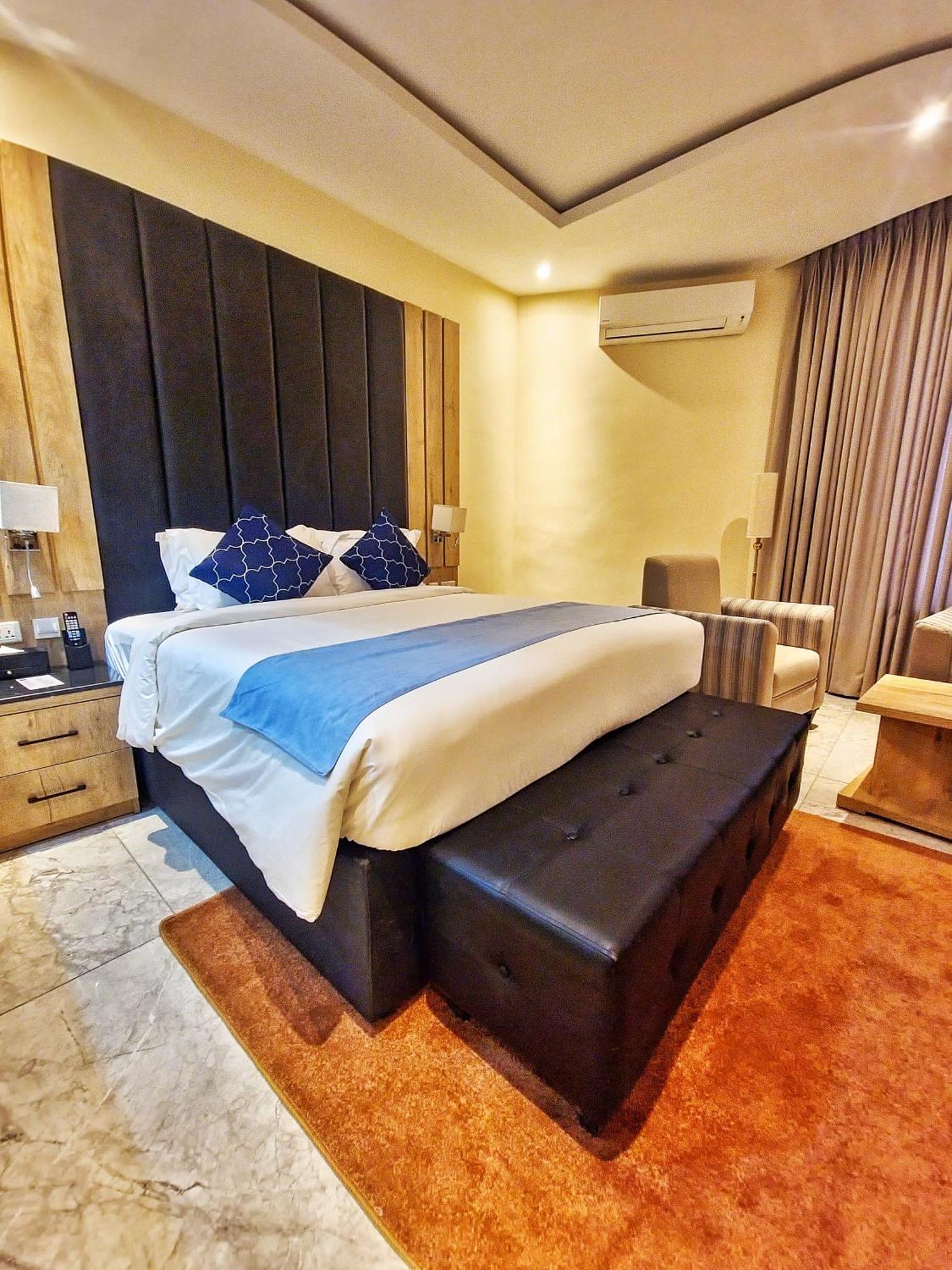 Vintano Hotel Lekki Buitenkant foto
